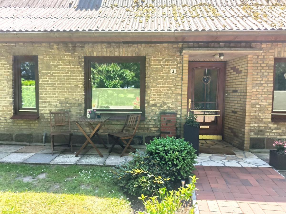 Ferienwohnung Zwischen Den Meeren - Schoene Und Gemuetliche Fewo Mit Garten Dorpstedt Exterior foto